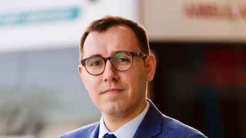 Headshot of Tom Gordan MP