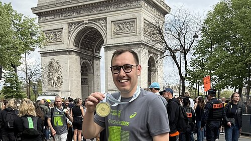 Tom Gordon stood with his medal at the Paris Marathon